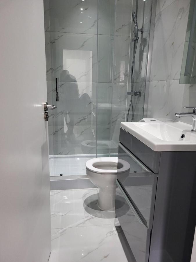 1 Bed Flat, Airport Pick, Drop Available Fibre Broadband, New, Washer Dryer, 10 Mins From City Centre ダートフォード エクステリア 写真