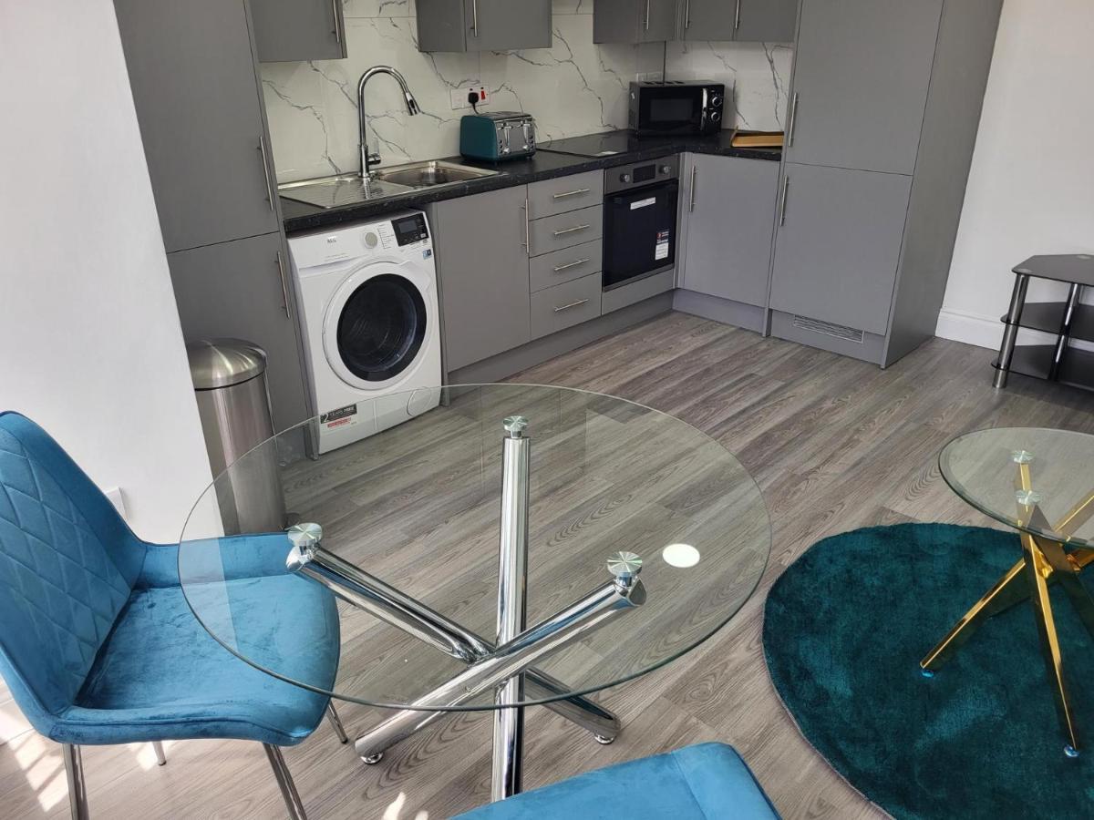 1 Bed Flat, Airport Pick, Drop Available Fibre Broadband, New, Washer Dryer, 10 Mins From City Centre ダートフォード エクステリア 写真