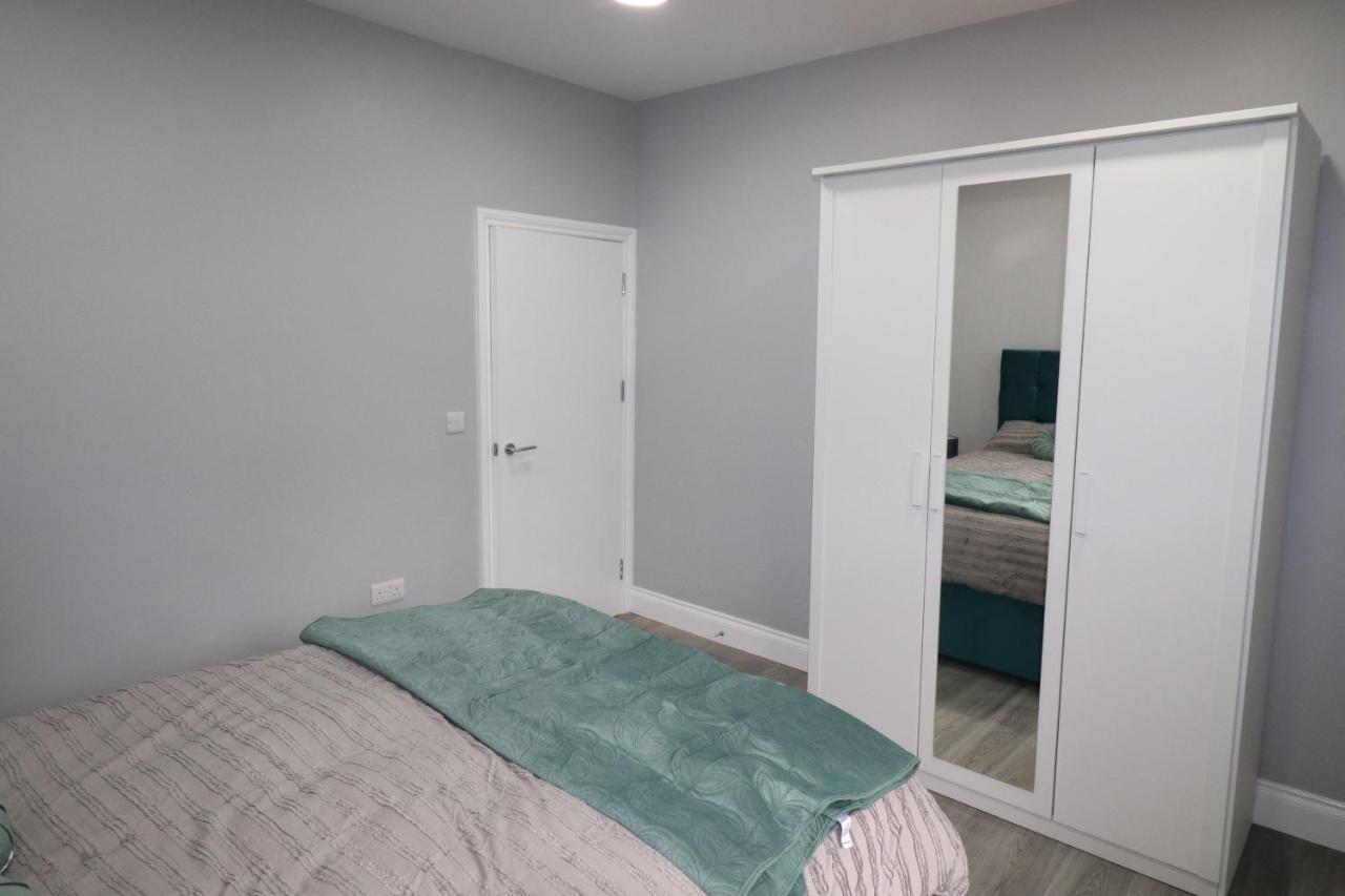 1 Bed Flat, Airport Pick, Drop Available Fibre Broadband, New, Washer Dryer, 10 Mins From City Centre ダートフォード エクステリア 写真