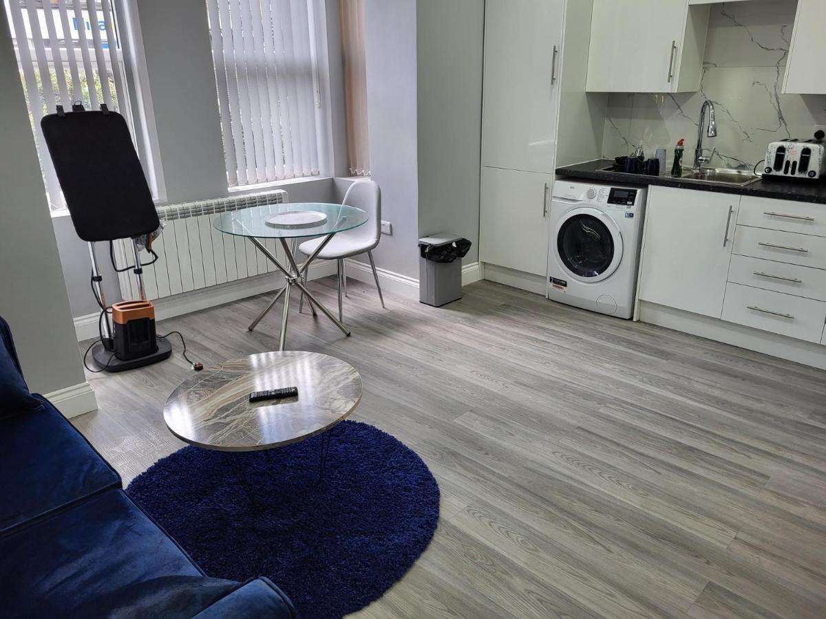 1 Bed Flat, Airport Pick, Drop Available Fibre Broadband, New, Washer Dryer, 10 Mins From City Centre ダートフォード エクステリア 写真