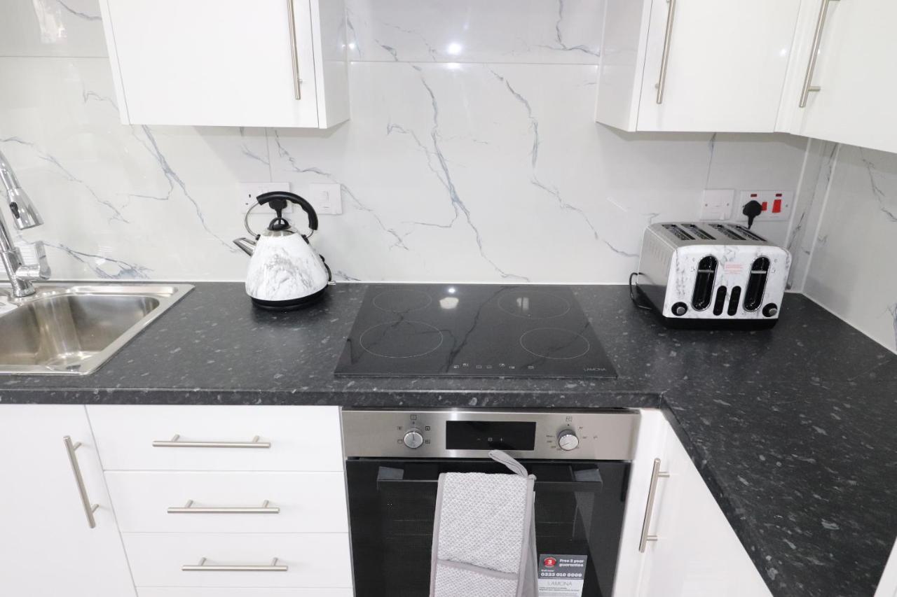 1 Bed Flat, Airport Pick, Drop Available Fibre Broadband, New, Washer Dryer, 10 Mins From City Centre ダートフォード エクステリア 写真
